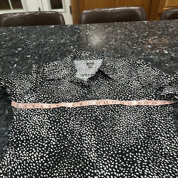 Worthington Black and White Button Down Shirt - Picture 6 of 8